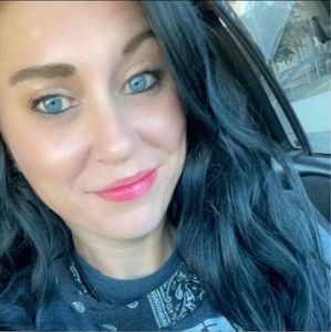 Meet your Posher, Alicia